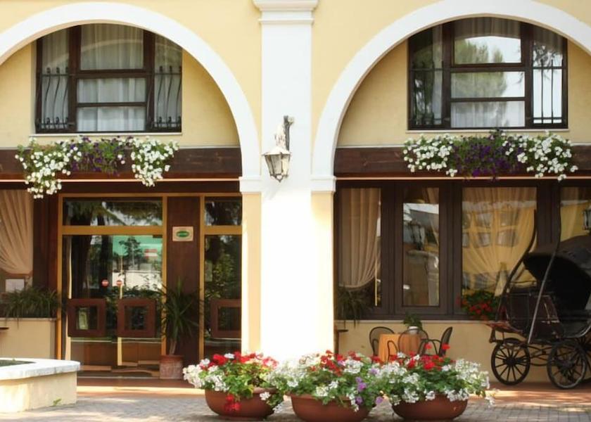 Veneto Rubano Entrance