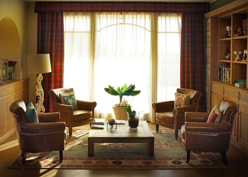 Lombardy Ornago Lobby