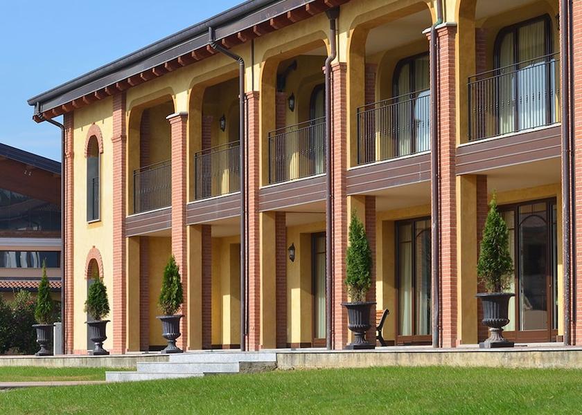 Lombardy Ornago Exterior Detail
