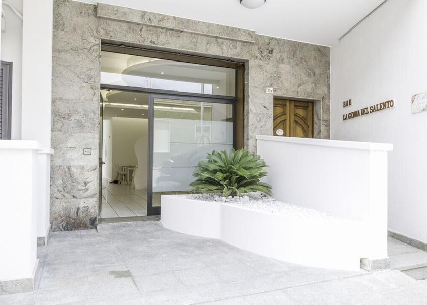 Puglia Racale Facade