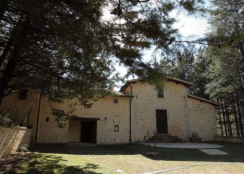 Umbria Sellano Front of property
