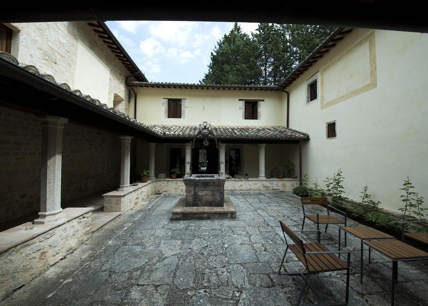 Umbria Sellano Courtyard