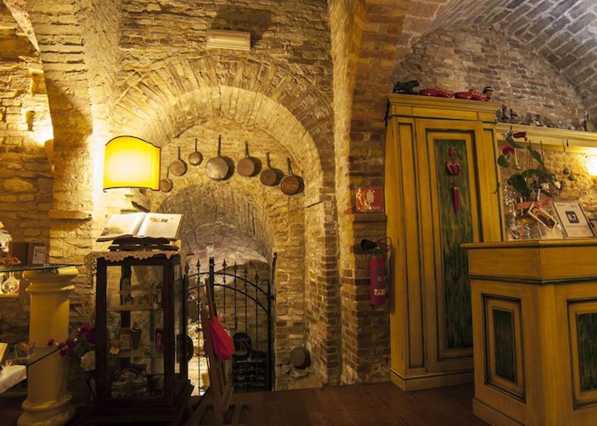 Marche Montecosaro Lobby