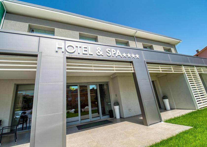 Marche Urbania Exterior Detail