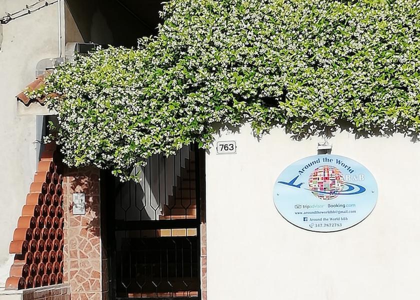 Calabria Villa San Giovanni Exterior Detail