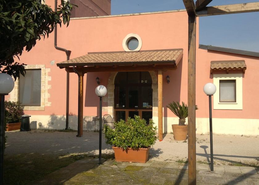 Puglia Lequile Facade