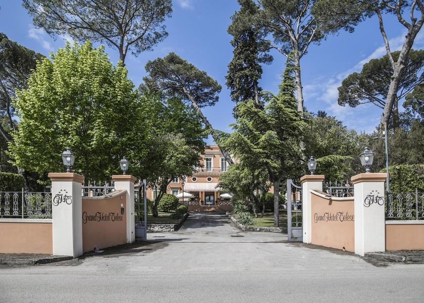 Campania Telese Property entrance