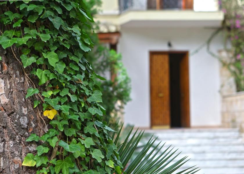 Puglia Castellaneta Exterior Detail