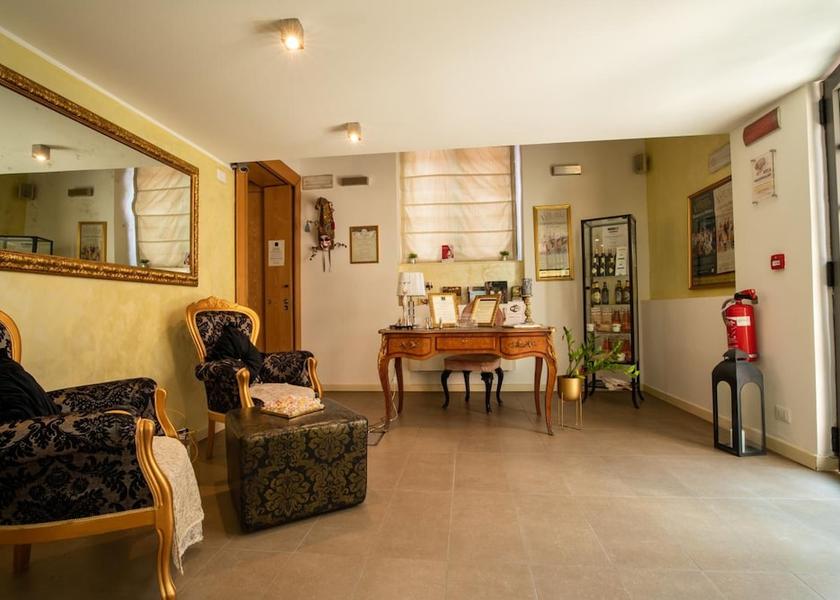 Veneto Venice Lobby