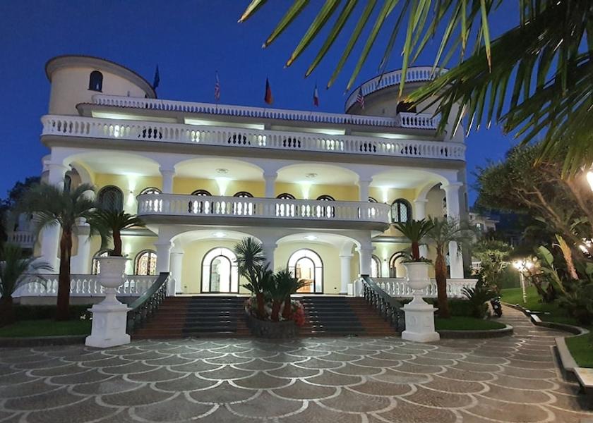 Campania Gragnano Front of property - evening/night