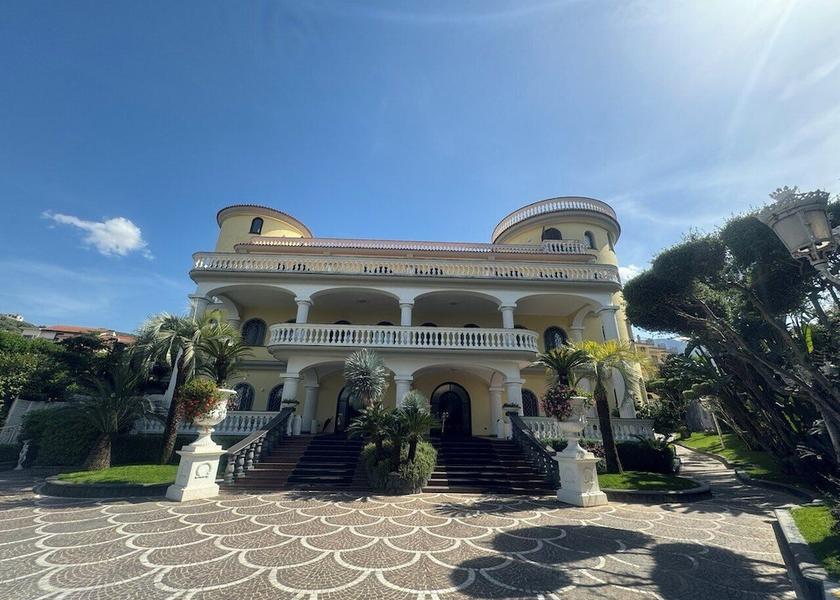 Campania Gragnano Front of property