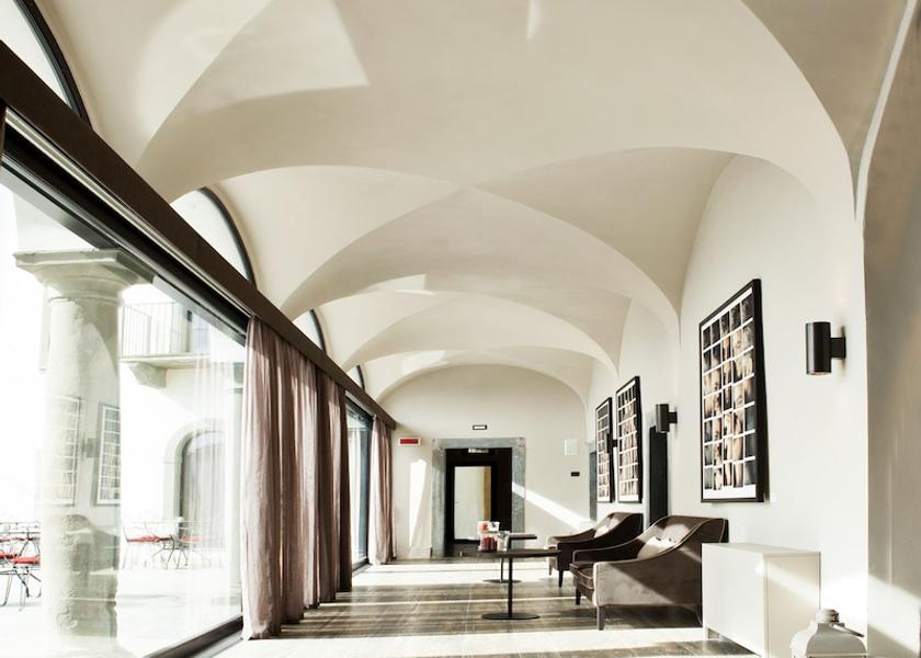 Lombardy Villongo Lobby