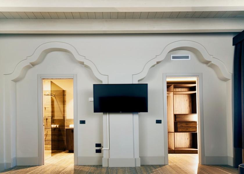 Lombardy Villongo Room