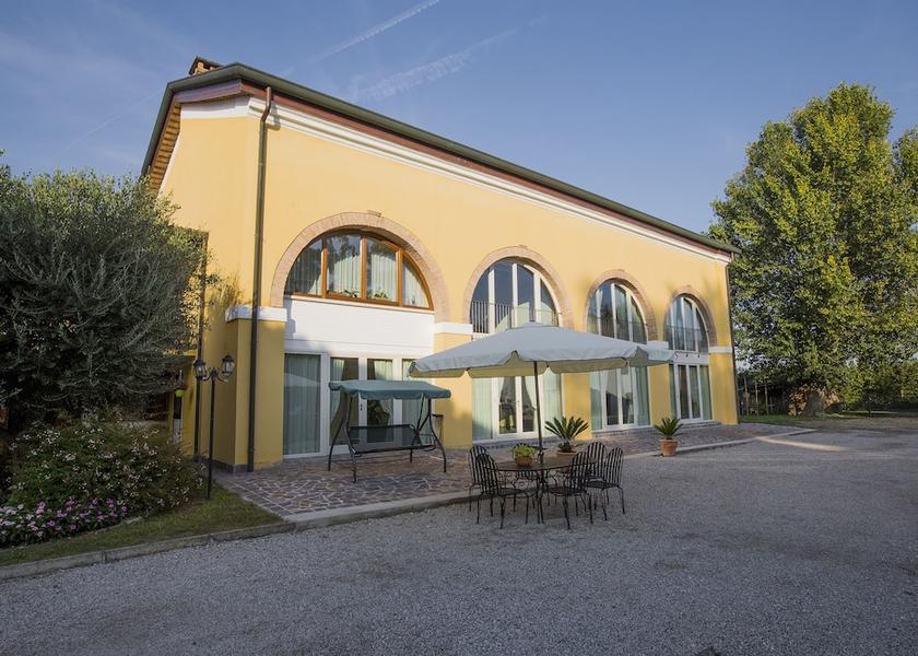 Veneto Codevigo Front of property
