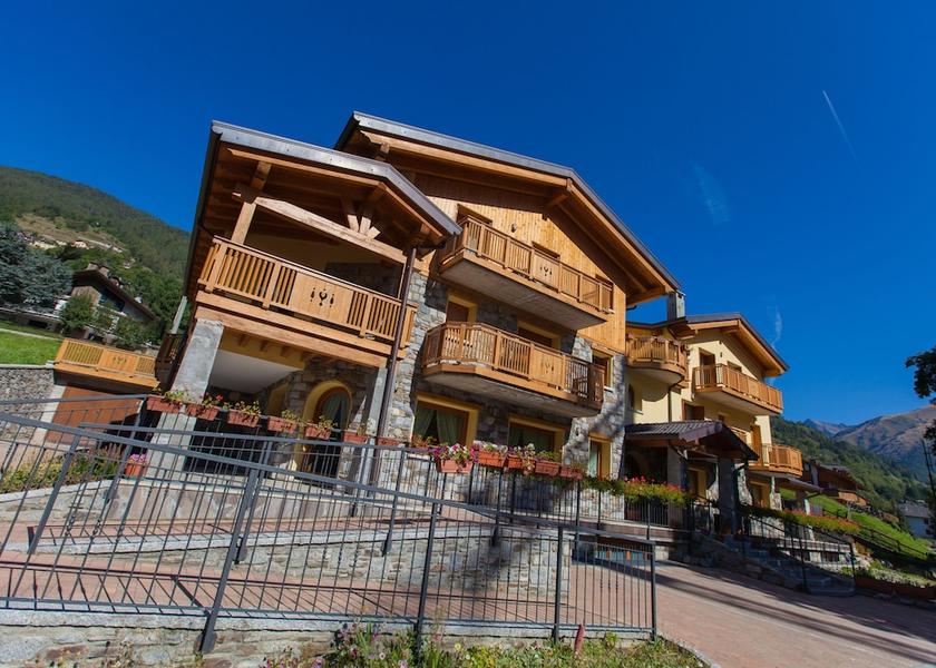 Lombardy Temu Front of property