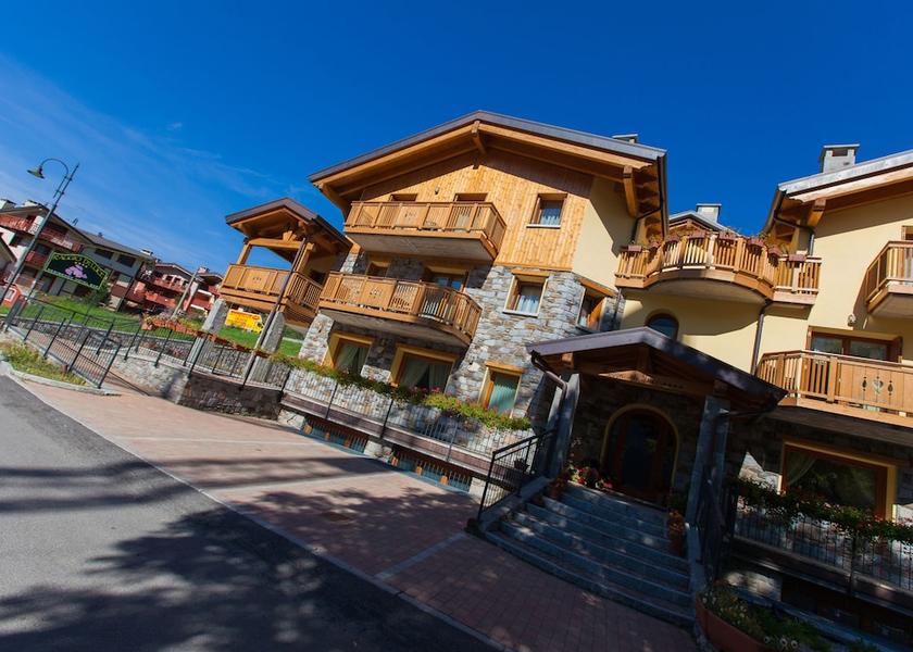 Lombardy Temu Front of property