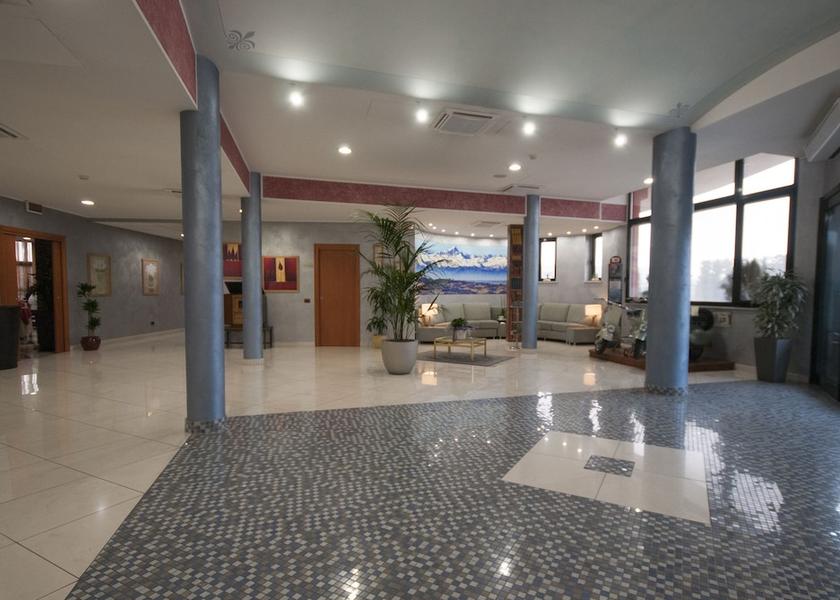 Piedmont Poirino Interior Entrance