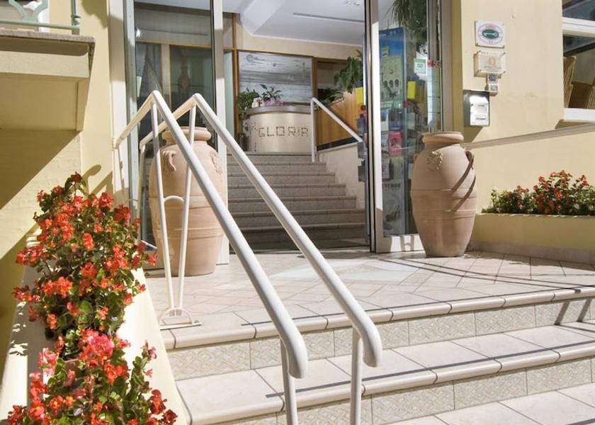 Marche Gabicce Mare Property entrance