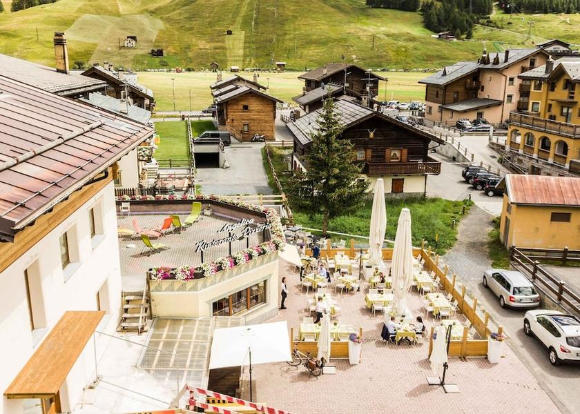 Lombardy Livigno Outdoor Dining