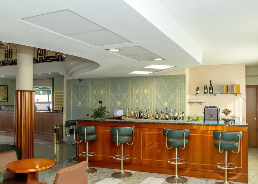 Lombardy San Genesio ed Uniti Bar (on property)