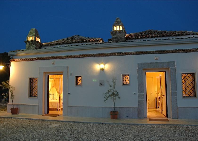 Puglia Lesina Facade