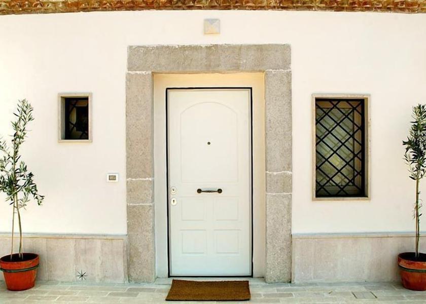 Puglia Lesina Entrance