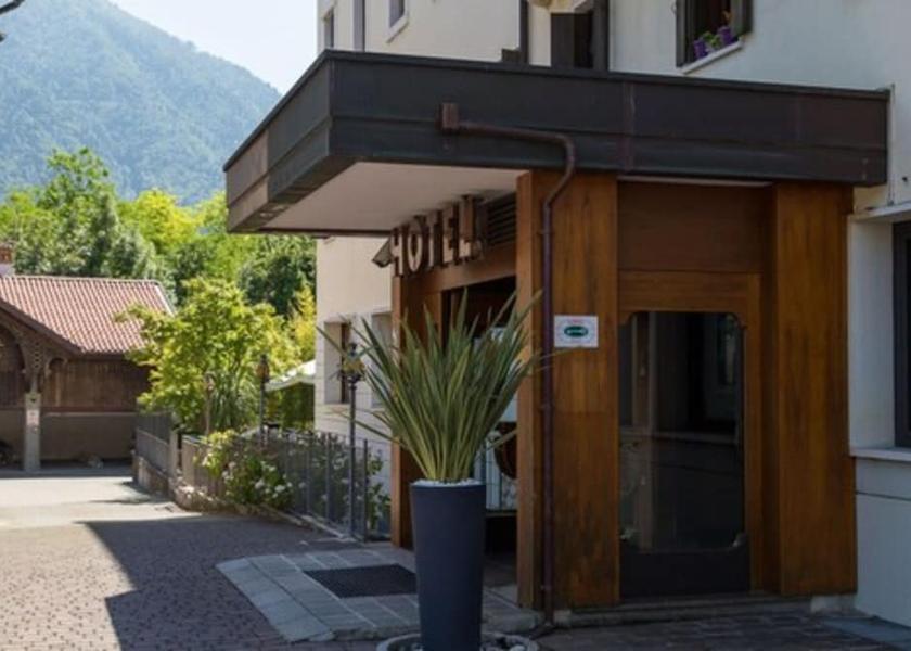 Veneto Feltre Front of property