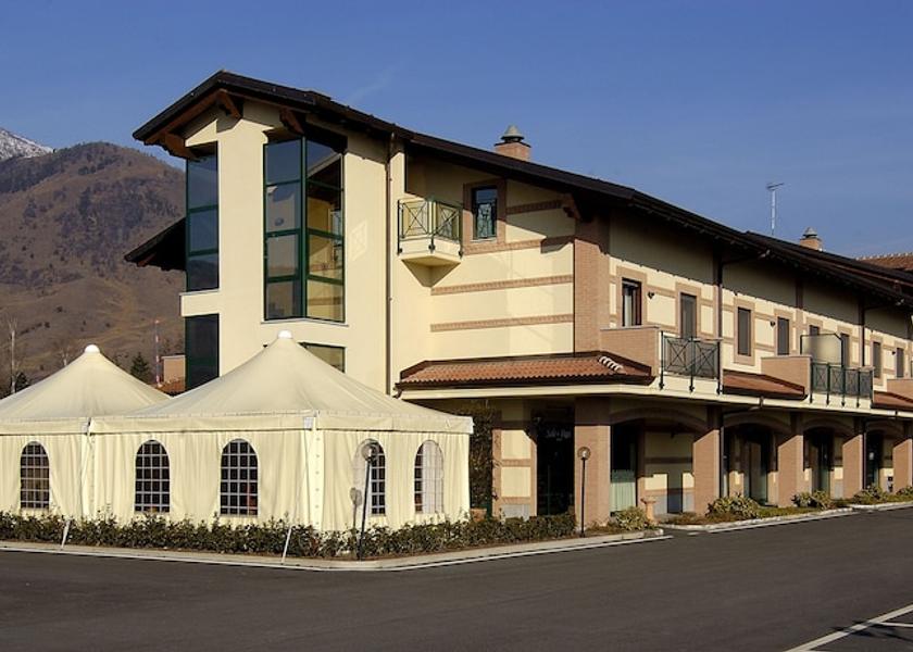 Piedmont Val Della Torre Exterior Detail