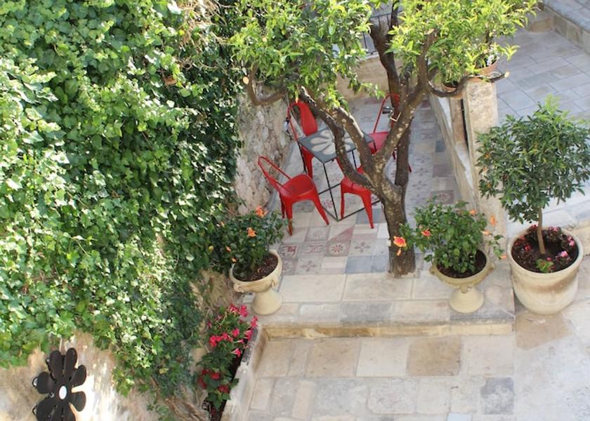 Puglia Zollino Garden