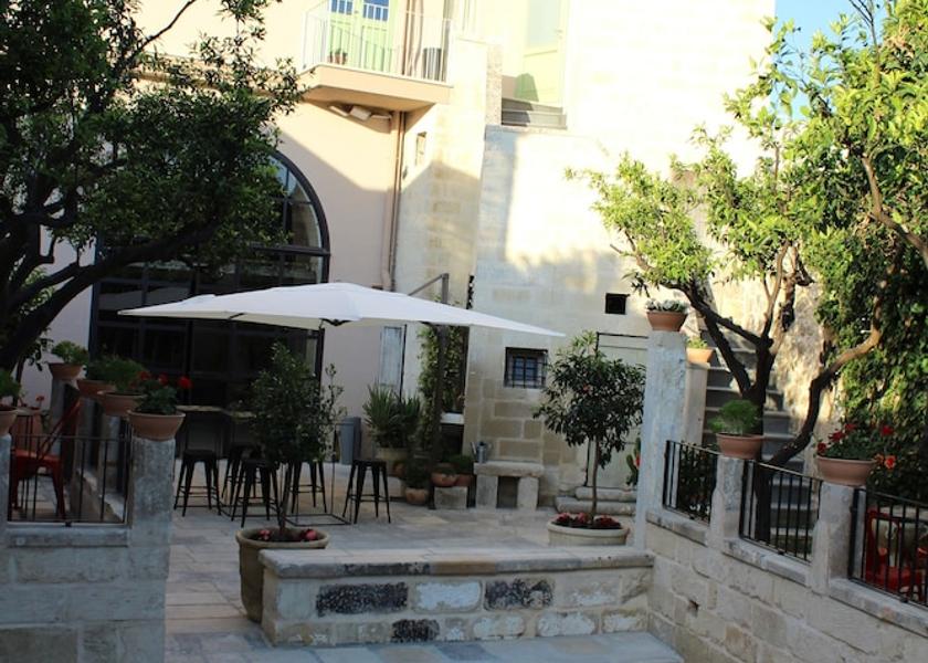 Puglia Zollino Garden