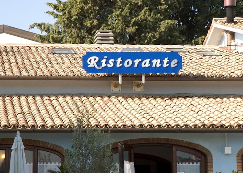 Marche Osimo Dining Area