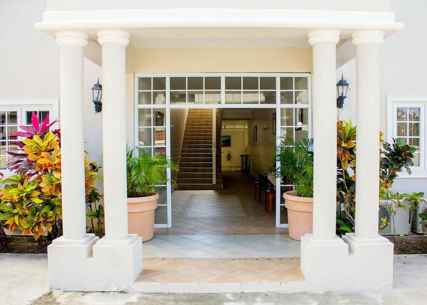  Gros Islet Interior entrance