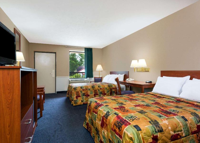 North Carolina Elizabethtown Guestroom