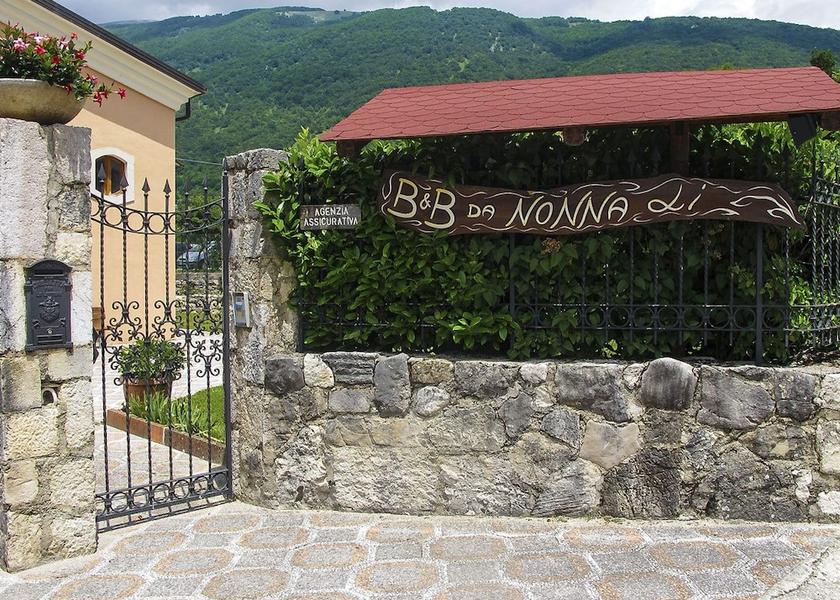 Abruzzo Villetta Barrea Exterior Detail