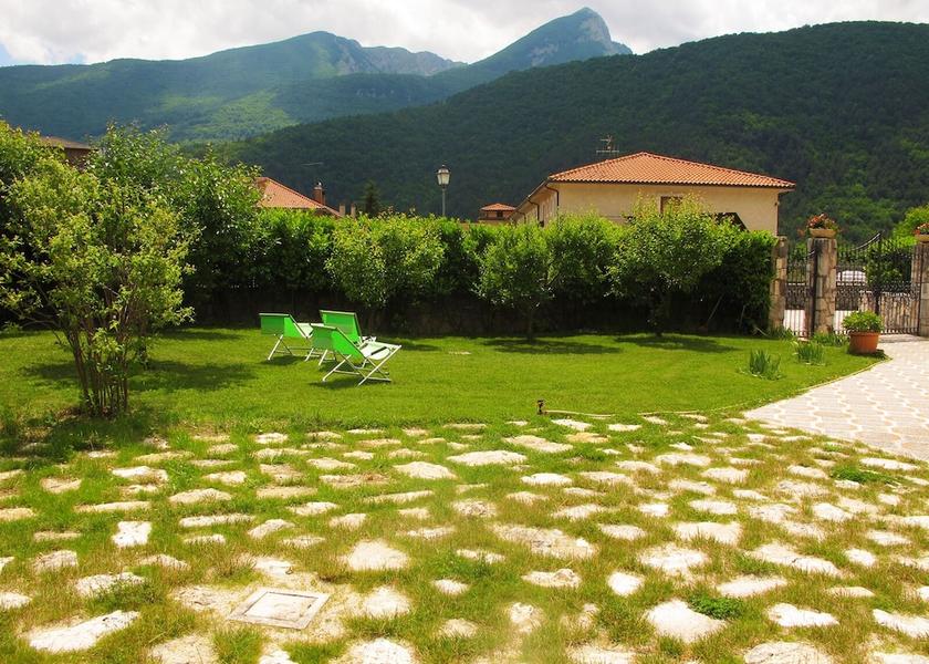 Abruzzo Villetta Barrea Exterior Detail