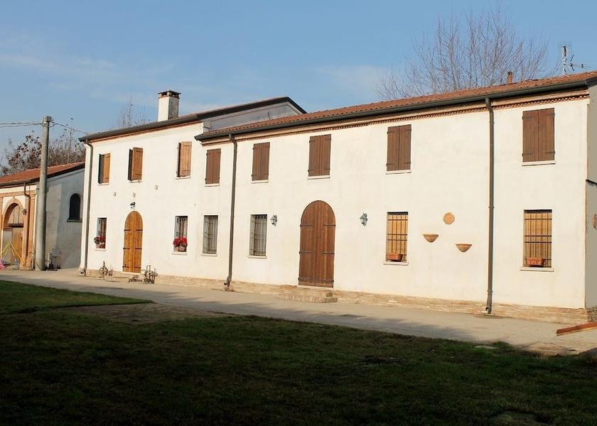 Lombardy Roncoferraro Exterior Detail