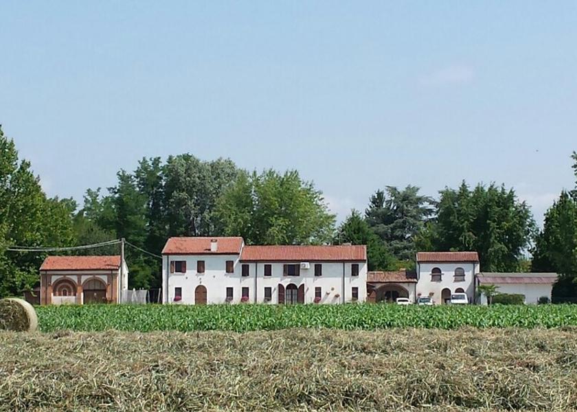 Lombardy Roncoferraro Facade