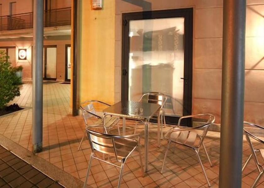 Piedmont Calamandrana Terrace