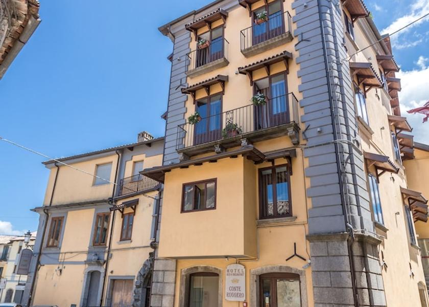 Calabria Serra San Bruno Property entrance