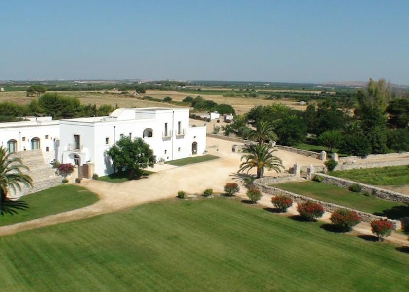 Puglia Lizzano Exterior Detail