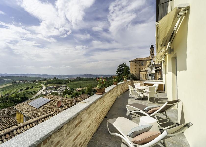 Piedmont Neive Terrace/patio