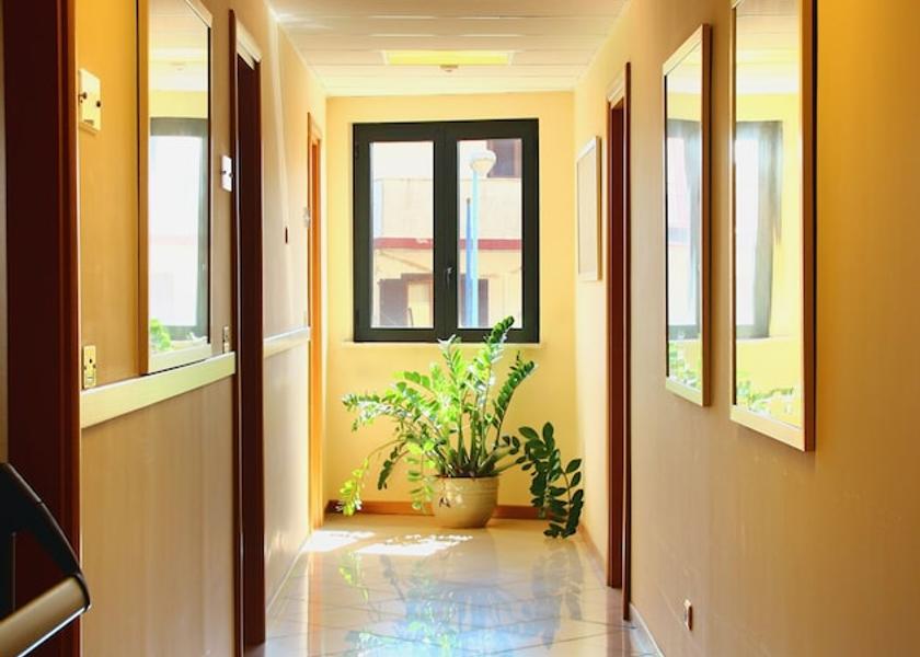 Campania Casoria Hallway