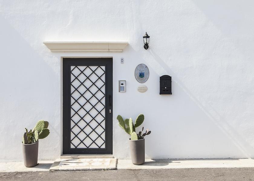 Puglia Patu Exterior detail