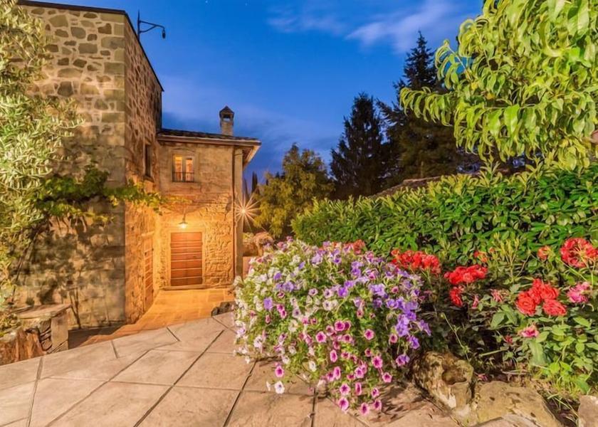 Tuscany Monterchi Property Grounds