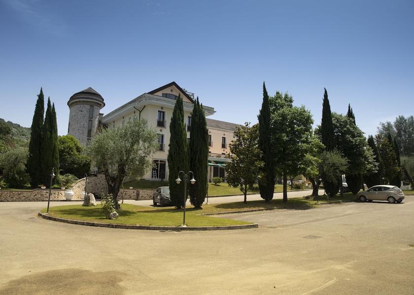 Campania Manocalzati Exterior Detail