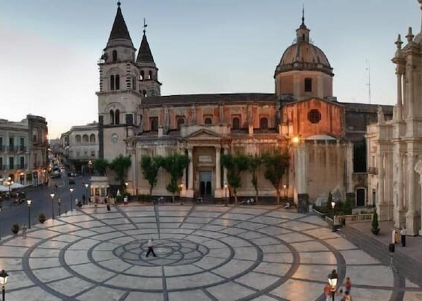 Sicily Acireale Courtyard
