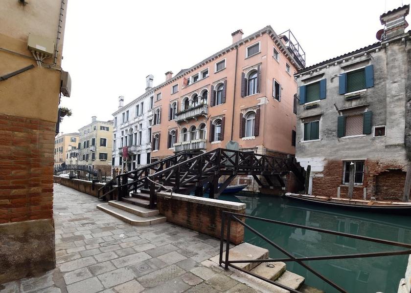 Veneto Venice Exterior detail