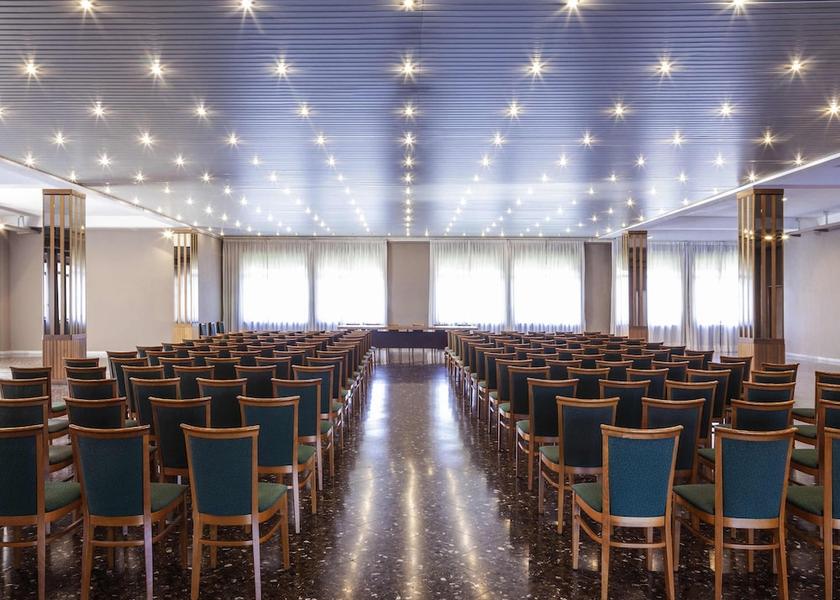 Puglia Trani Meeting Room
