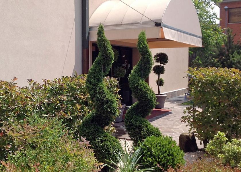 Lombardy Rozzano Property entrance