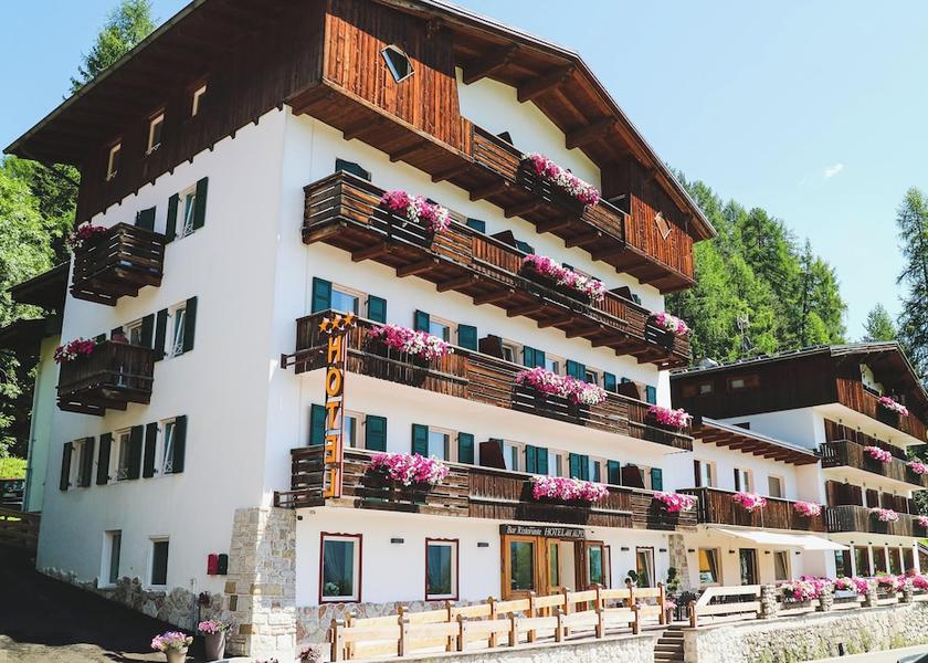 Veneto Cortina d'Ampezzo Front of property